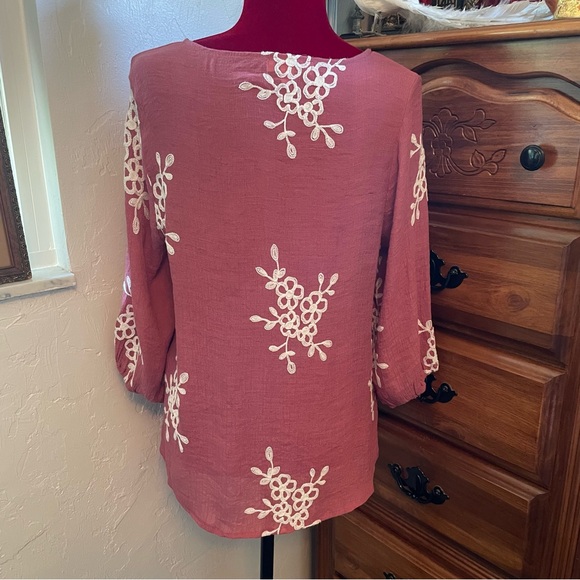Annaliese Top Embroidered Elegance! Rose & White Size XL - Picture 6 of 7